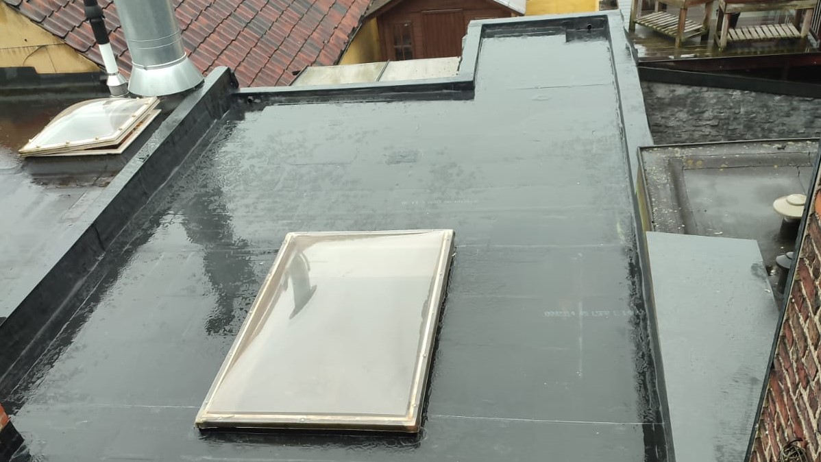 Isoleren en epdm plaatsen
