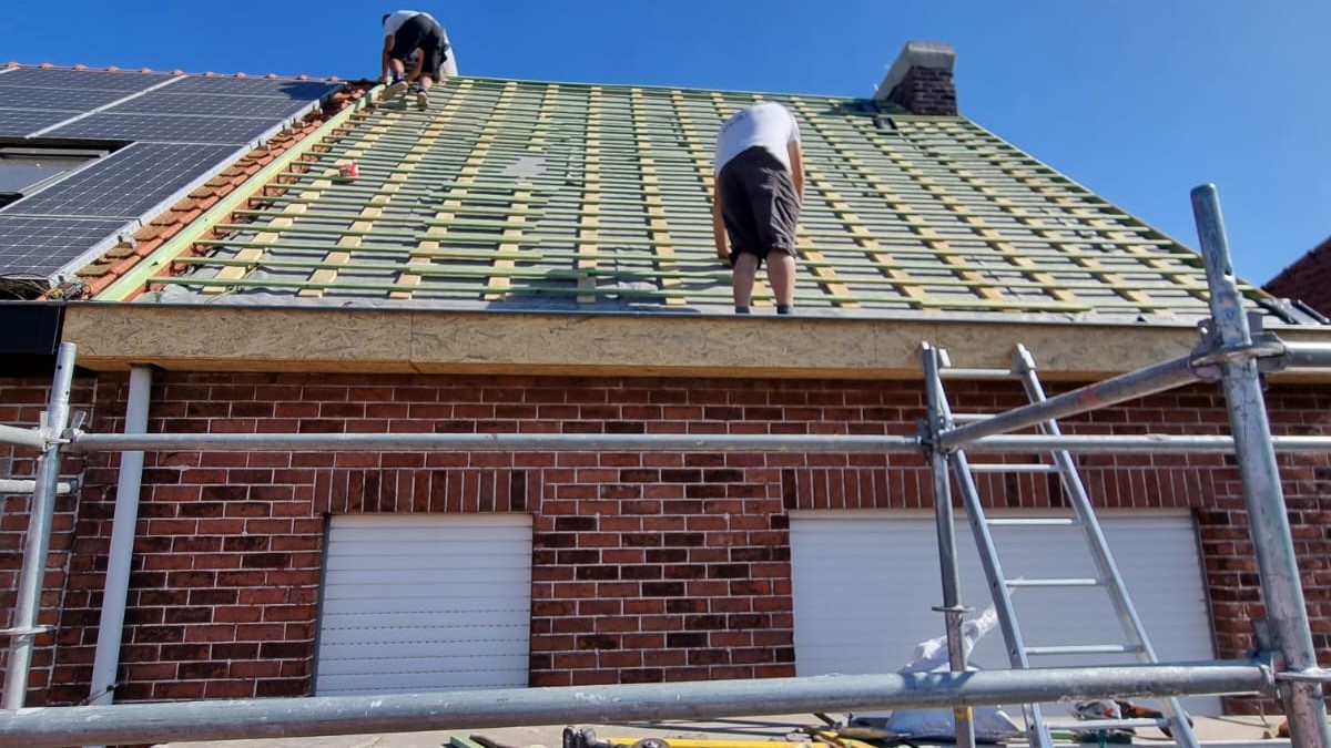 Plaatsen van isolatie en latten